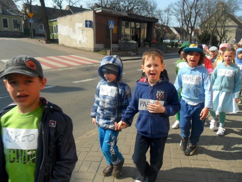Szamocin: Dzień Ziemi w przedszkolu. Dzieci zrobiły happening [FOTO]