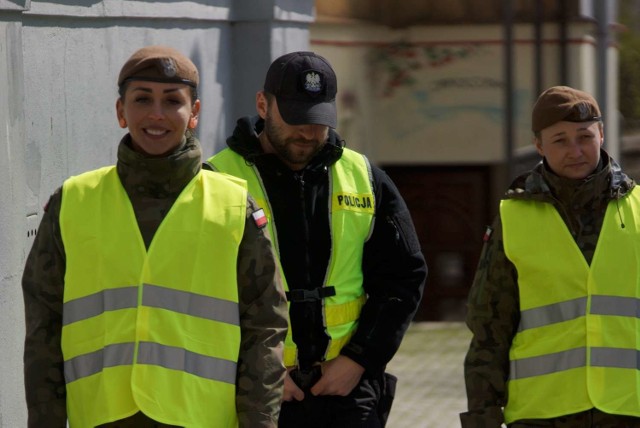 Policja w Kaliszu wspólnie z wojskiem patroluje ulice miasta