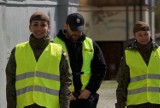 Policja w Kaliszu wspólnie z wojskiem patroluje ulice miasta. ZDJĘCIA