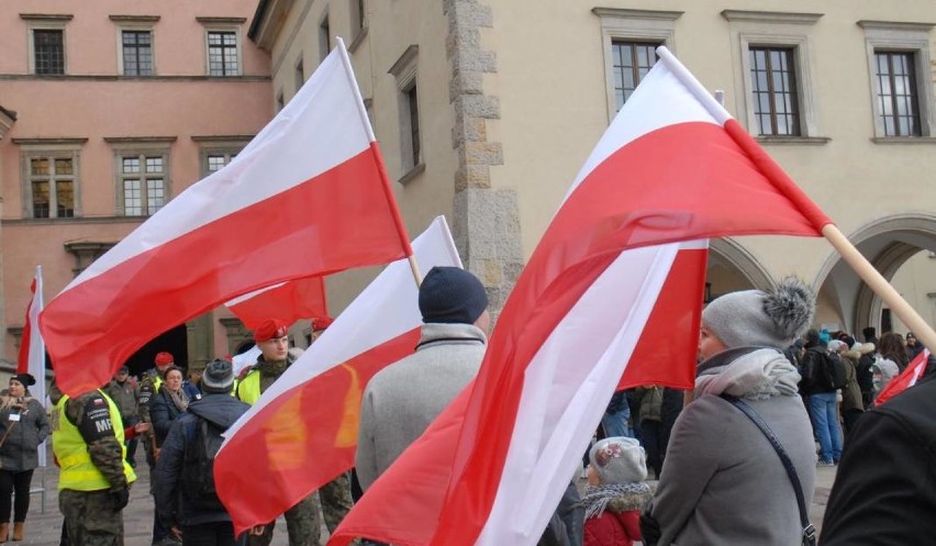 Przyczyna? Święto odzyskania niepodległości 11 listopada w...