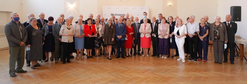 Chrzanów. Złote gody - piękny jubileusz małżeństw. Z jubilatami spotkał się burmistrz [ZDJĘCIA]