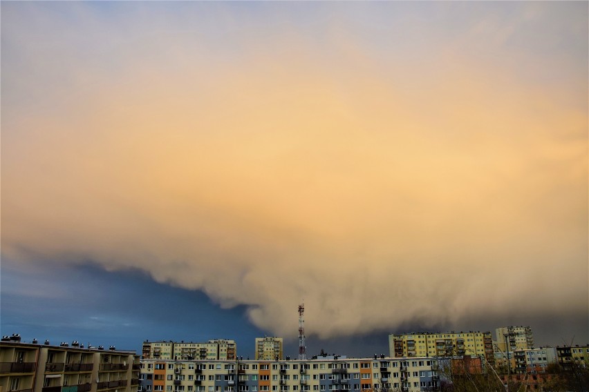 Pierwsza w 2021 roku burza i tęcza w Sieradzu (zdjęcia)