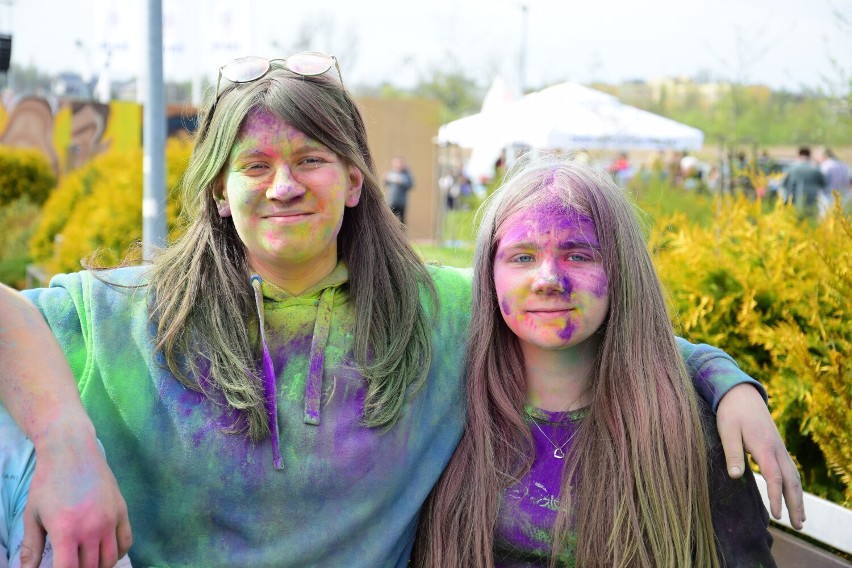 Holi święto kolorów nad jeziorem w Żninie