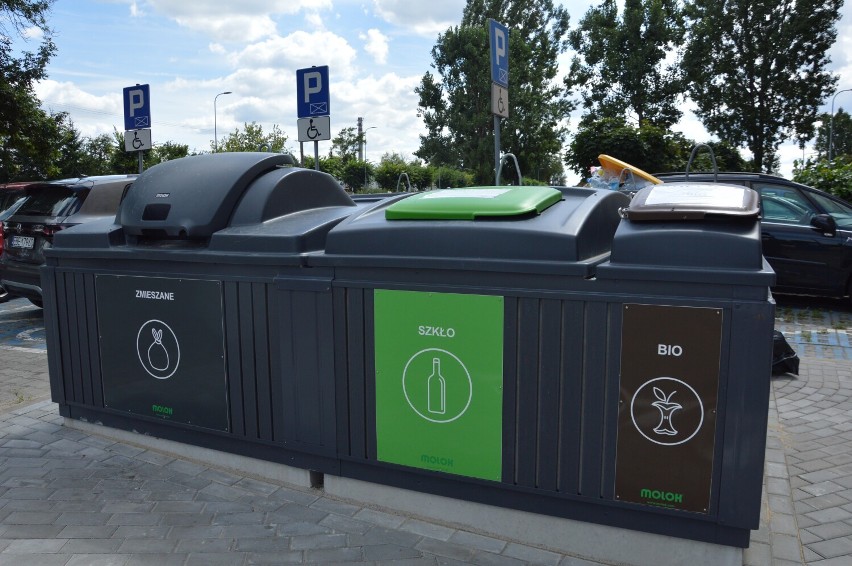 Pierwsze półpodziemne pojemniki na odpady w Bełchatowie