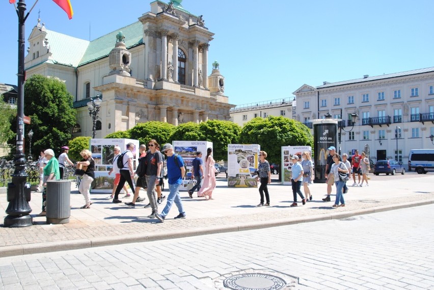 Puławy słynne w stolicy. Plakaty zachęcają warszawiaków do odwiedzenia miasta. Zobacz zdjęcia 