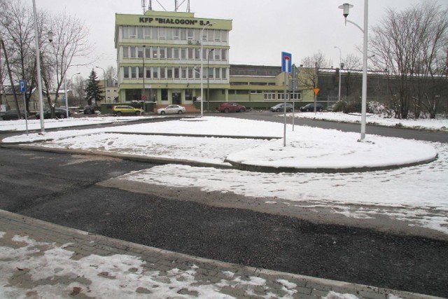 Drogowa inwestycja w kieleckim Białogonie obejmuje nie tylko przebudowę około 100-metrowego odcinka ulicy Kolonia, ale także budowę obok niego parkingu na 15 miejsc.