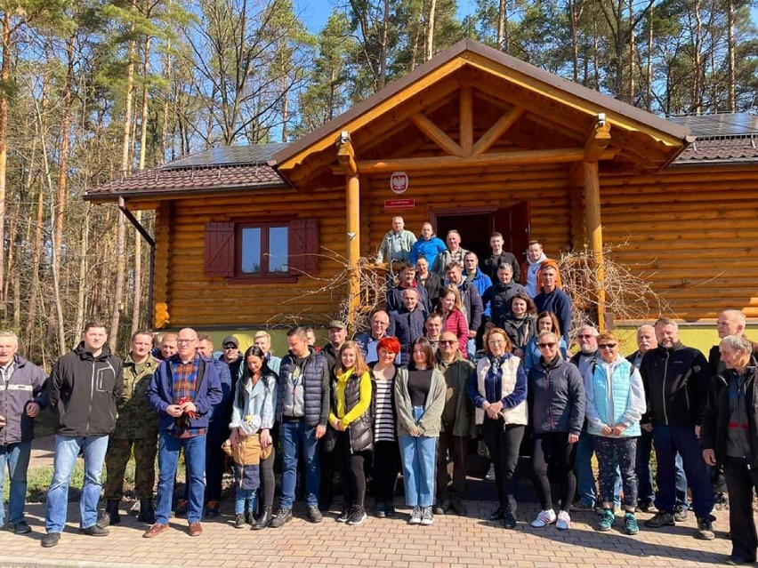 Członkowie PiS z poseł Anną Milczanowską sadzili las w Nadleśnictwie Radomsko