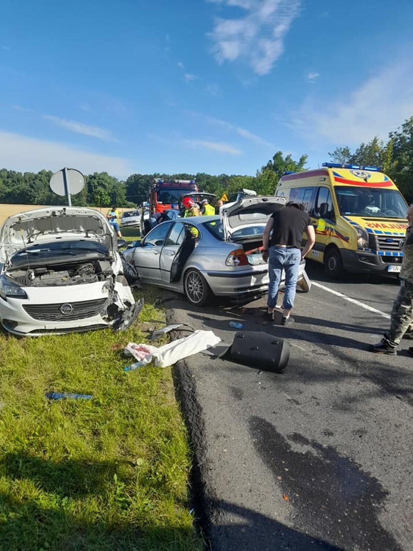 Wypadek w Żelazkowie. Doszło do zderzenia trzech samochodów