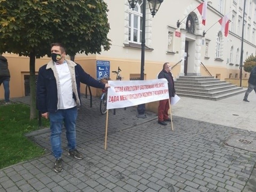 Gastroprotest pod Urzędem Wojewódzkim w Lublinie. „Stop dla zamykania gospodarki”