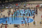 Tłumy na basenach! Letni Park Wodny AquaFun w Legnicy skończył roczek, zobaczcie zdjęcia