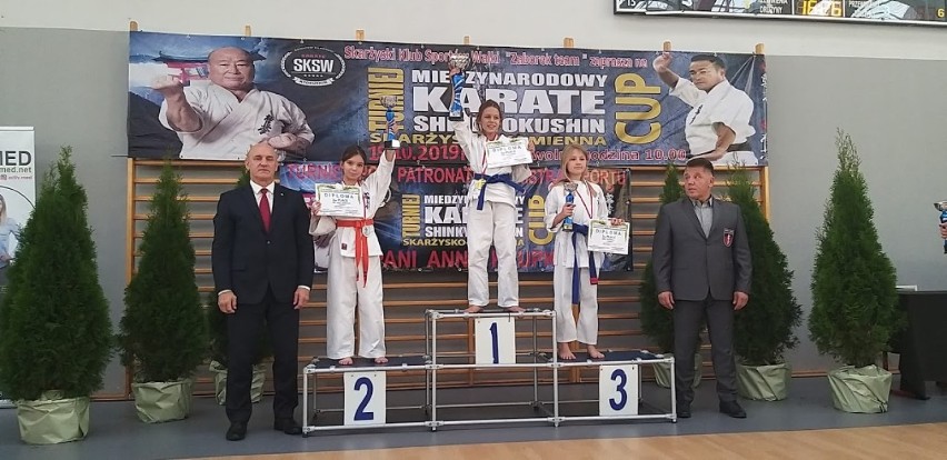 Cztery medale karateków UKKS OBI na Międzynarodowym Turnieju