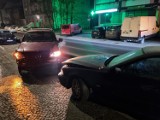 Niecodzienna kolizja w Brzegu. Przez nieuważne cofanie 44-letniego kierowcy samochodu dostawczego zostało uszkodzone aż 8 pojazdów!