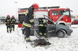 Pożar samochodu na Bandurskiego koło dworca Łódź Kaliska [ZDJĘCIA]