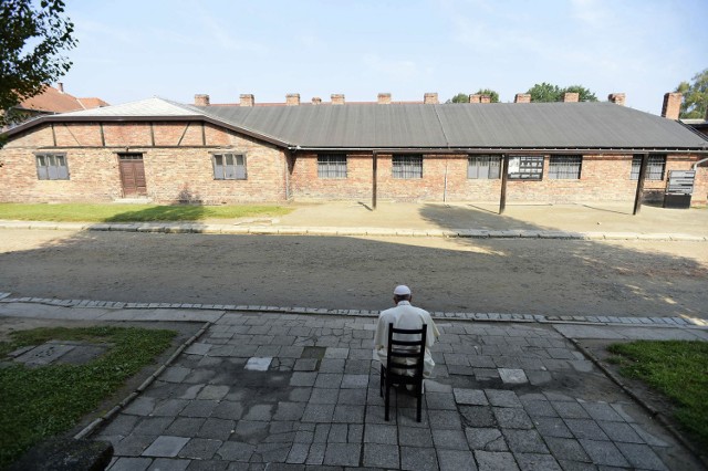 Pope francis prays during his visit to the former nazi german death camp of auschwitz-birkenau in oswiecim, poland, friday, july 29, 2016.  pope francis paid a somber visit to the nazi german death camp of auschwitz-birkenau friday, becoming the third consecutive pontiff to make the pilgrimage to the place where adolf hitler's forces killed more than 1 million people, most of them jews. (filippo monteforte/pool photo via ap)