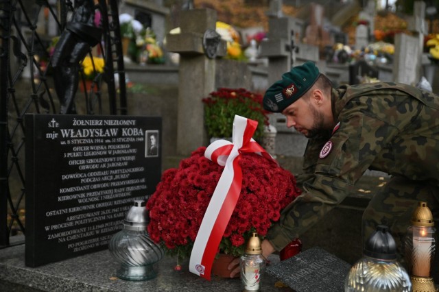 W ramach akcji "Żołnierska pamięć" żołnierze 5 bsp odwiedzili groby zmarłych i poległych kolegów,weteranów wojennych i kombatantów.