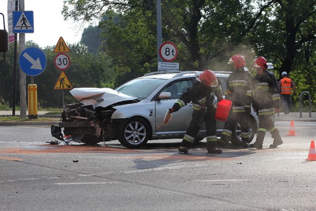 Wypadek na ulicy Jaworzyńskiej w Legnicy