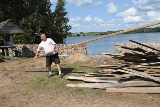 Na gminnej plaży w Wiżajnach jest już pomost pływający i parking na dziesięć samochodów, a niebawem pojawią się wiaty turystyczne