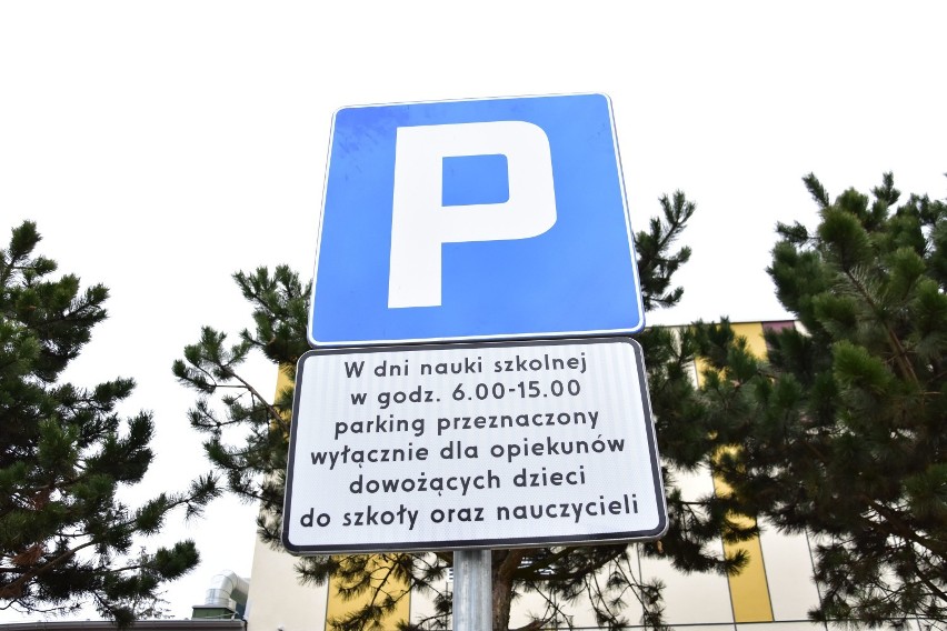 Apel do mieszkańców osiedla bloków w Żninie: nie zawsze można tam parkować 