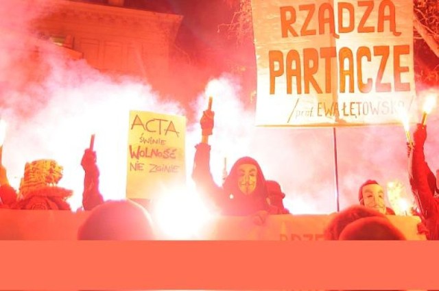 Arktyczne warunki nie przeszkodziły kilkuset demonstrantom, ...