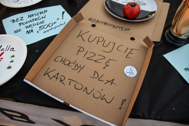 29 października w Bydgoszczy odbyła się Gastro stypa, czyli protest branży gastronomicznej, która jako jedna z pierwszych odczuła skutki ograniczeń wprowadzonych przez rząd w wyniku pandemii