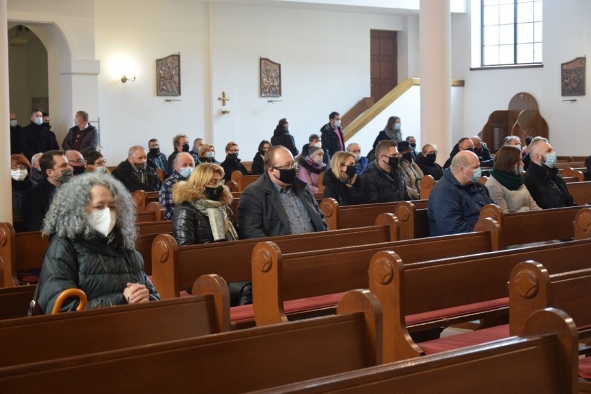 Pogrzeb Jerzego Bukowskiego, dyrektora Sądu Rejonowego w Skarżysku-Kamiennej, w Parafii Świętego Franciszka z Asyżu w Kielcach [ZDJĘCIA]