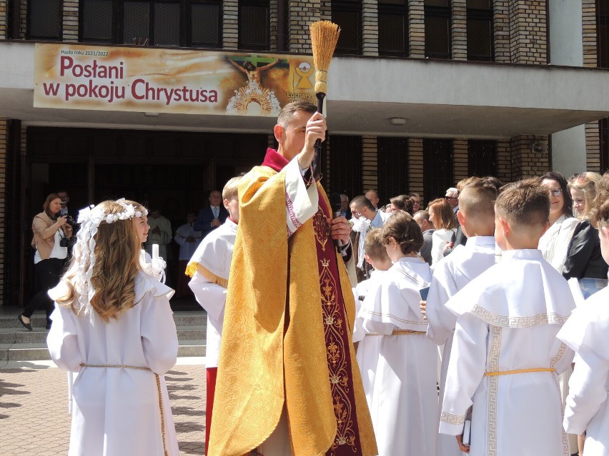 Ostatnia grupa dzieci z parafii pw. Św. Wojciecha w Wągrowcu przystąpiła do sakramentu Pierwszej Komunii Świętej