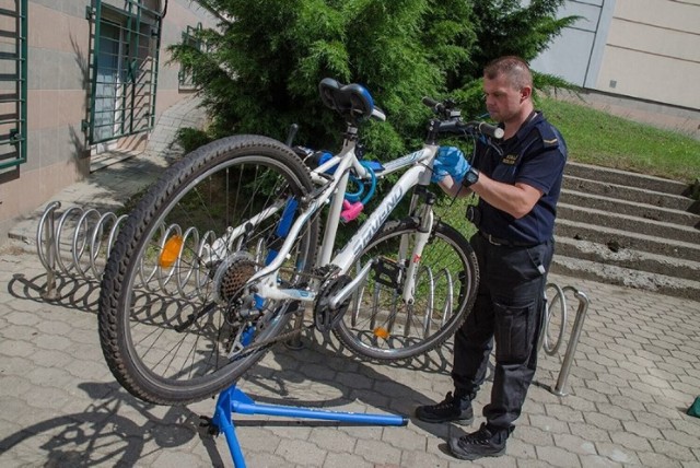 Akcja znakowania rowerów przez jastrzębską Straż Miejską odbywa się od kilku lat.