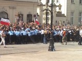 MM Warszawa: Przenoszą krzyż sprzed Pałacu Prezydenckiego: relacja na żywo - zdjęcia, wideo