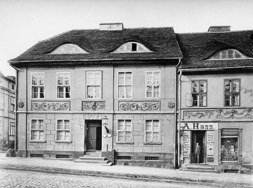 Gniezno. 100 metrów historii część II. Ulica Tumska  –  hotel, meble i pyry