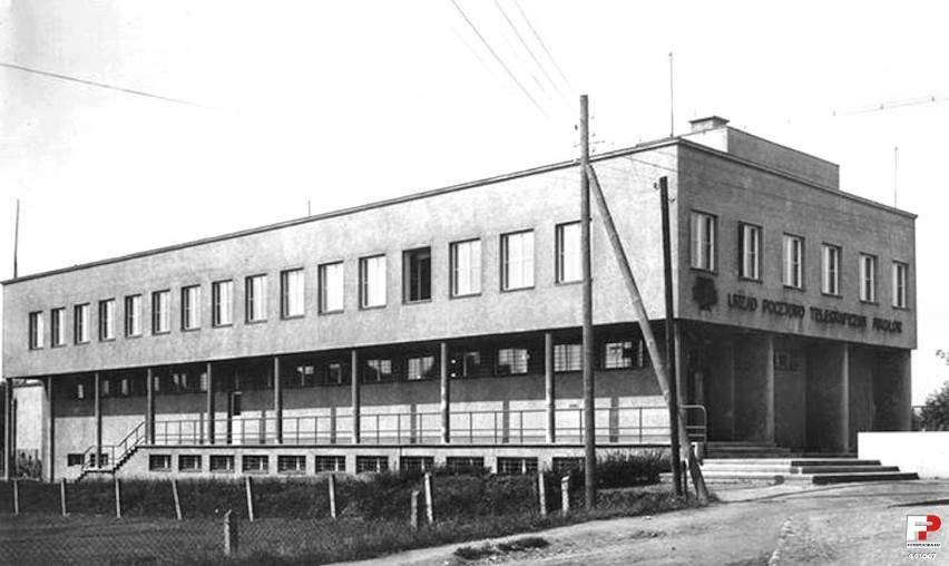 Na zdjęciu Urząd Pocztowy w Mikołowie.Lata 1932-1933 ,...
