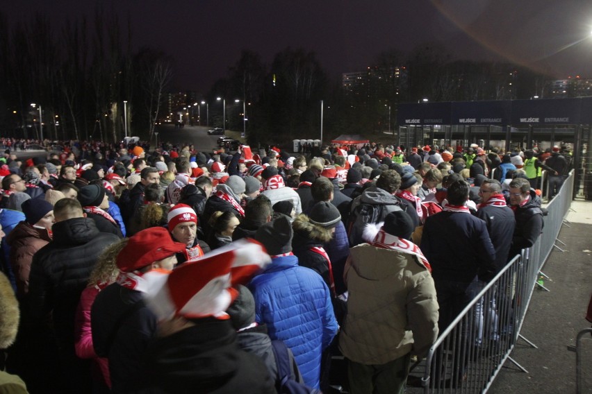 Mecz Polska - Korea Płd. na Stadionie Śląskim: Zobaczcie te tłumy kibiców! [ZDJĘCIA]