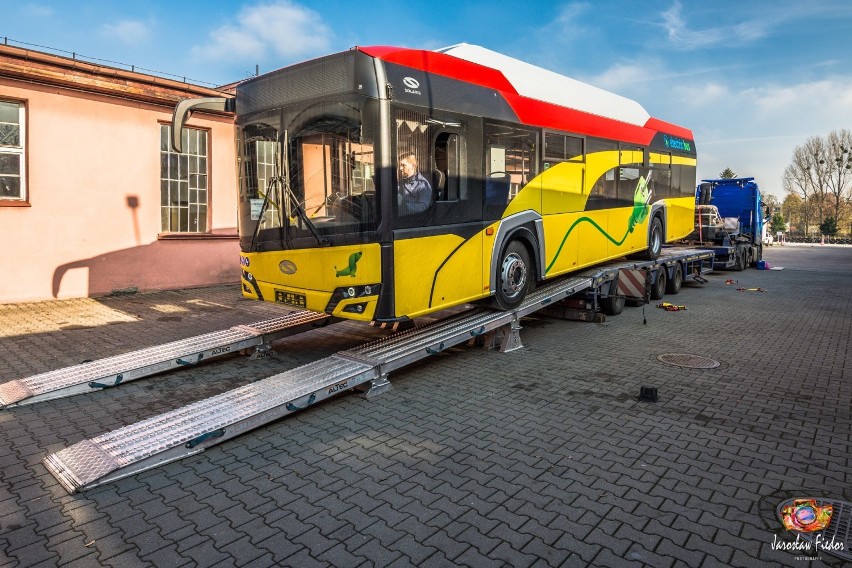 Pierwszy w historii MZK Oświęcim autobus elektryczny już dojechał. Przed wyjazdem na trasę musi jeszcze przejść przygotowanie [ZDJĘCIA]