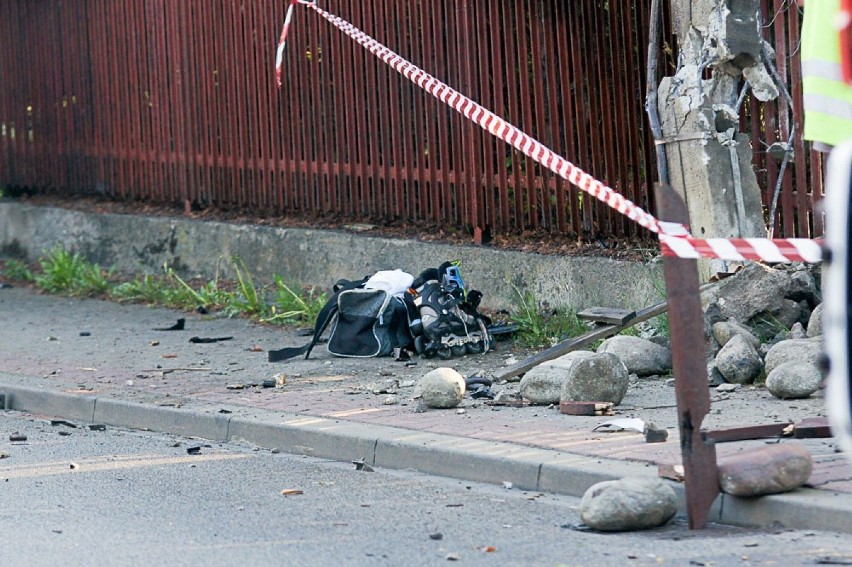 Nowy Targ. Kierowca skasował w wypadku kilka ogrodzeń i własne BMW. Miał szczęście, że nikogo nie potrącił 