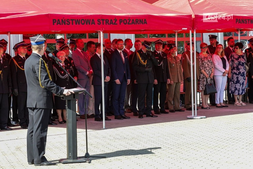 Obchody Dnia Strażaka w Szczecinie. Wiceminister zapowiedział podwyżki. ZDJĘCIA