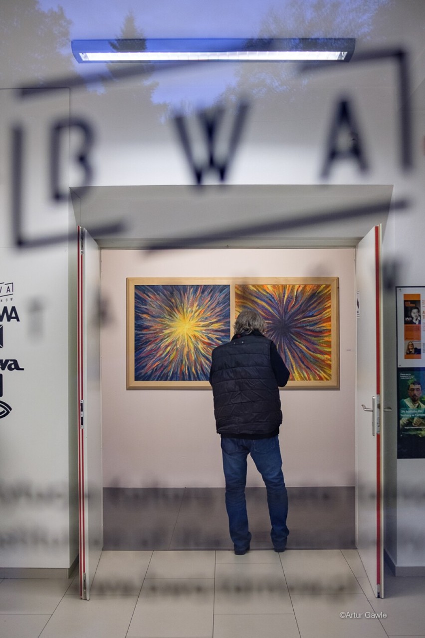 Tarnów. Wernisaż wystawy Salon Jesienny. Tarnowscy artyści zaprezentowali swoje prace w Biurze Wystaw Artystycznych [ZDJĘCIA]