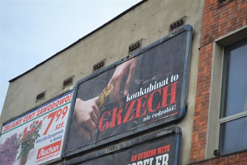 "Konkubinat to grzech. Nie cudzołóż!" - billboardy na ulicach [SONDA]