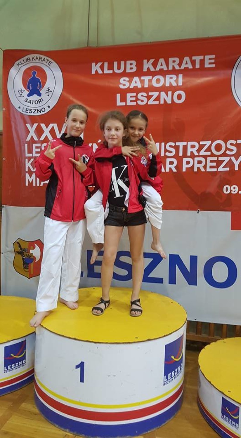 Osiemnaście medali reprezentantów Pleszewskiego Klubu Karate na kończących sezon Leszczyńskich Mistrzostwach w Karate