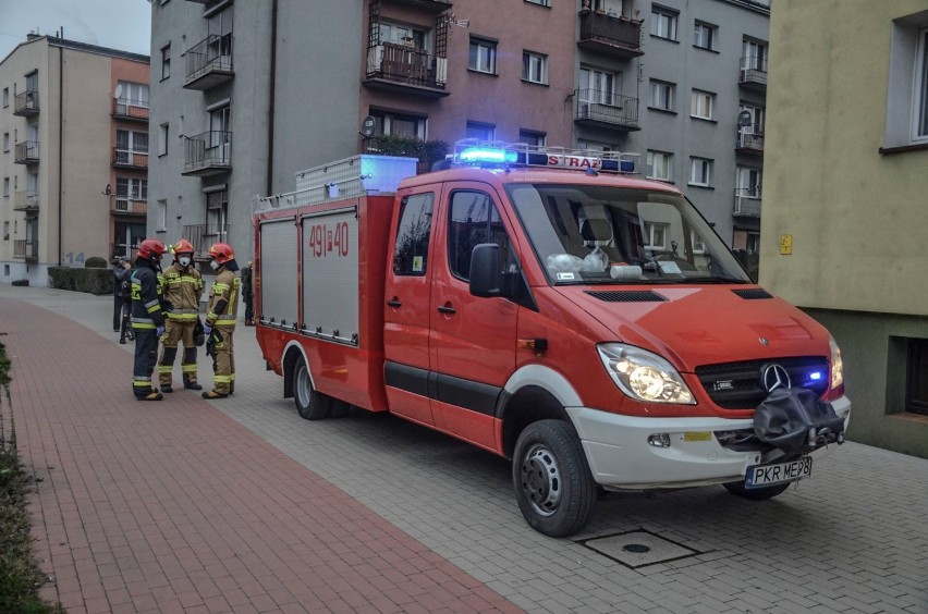Strażacy zadysponowani do otwarcia mieszkania przy ul. Konstytucji 3 Maja w Krotoszynie [ZDJĘCIA]