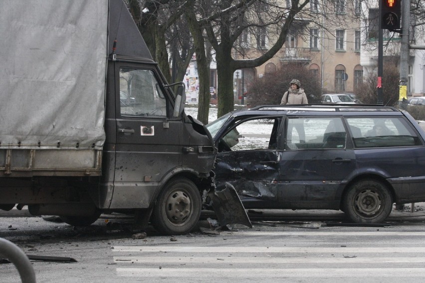 Wypadek na Czarnieckiego w Legnicy (ZDJĘCIA)