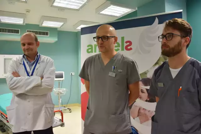 Szpital Uniwersytecki w Zielonej Górze skraca czas podania leku dla pacjentów z udarem. Z sukcesu cieszą się (od lewej) dr n. med. Szymon Jurga, kierownik Klinicznego Oddziału Neurologii, lek. med. Szymon Michniewicz, szef SOR oraz Piotr Rozpędowski, zastępca pielęgniarki oddziałowej SOR, ratownik medyczny.