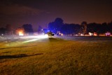 Ćwiczenia OSP w Lędzinach: Strażacy naprowadzali nocą helikopter na lądowisko