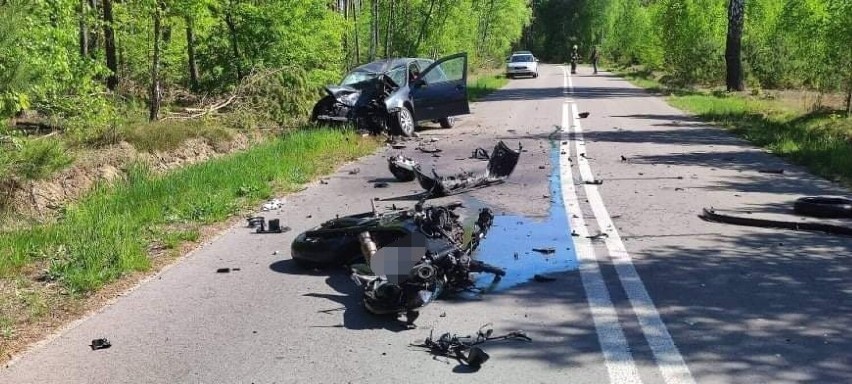Motocykl zderzył się z samochodem osobowym. Do wypadku doszło w Sojach, 15.05.2022