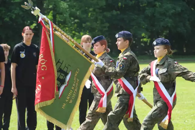 Zespół Szkół Mundurowo-Technicznych w Ostrowie koło Łasku zyskał imię Armii Krajowej i sztandar