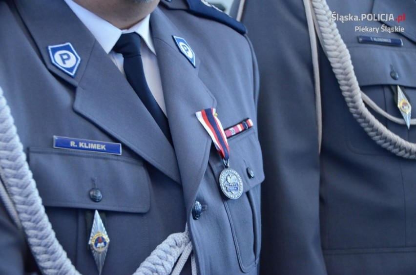 Policjanci z Piekar wyróżnieni odznakami w Komendzie Wojewódzkiej Policji [ZDJĘCIA]