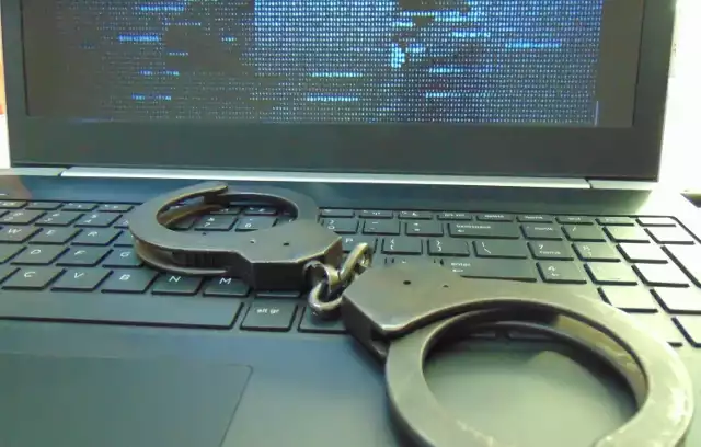 Mieszkaniec Chełmka padł ofiarą oszustów posługujących się metodą "na kryptowalutę"