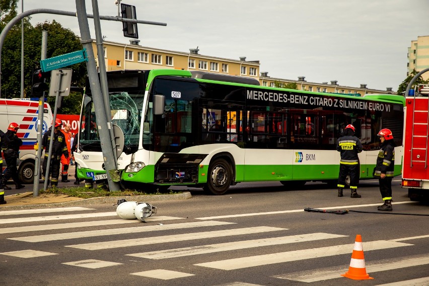 Jechałeś tym autobusem? Po wypadku policja szuka pasażerów!