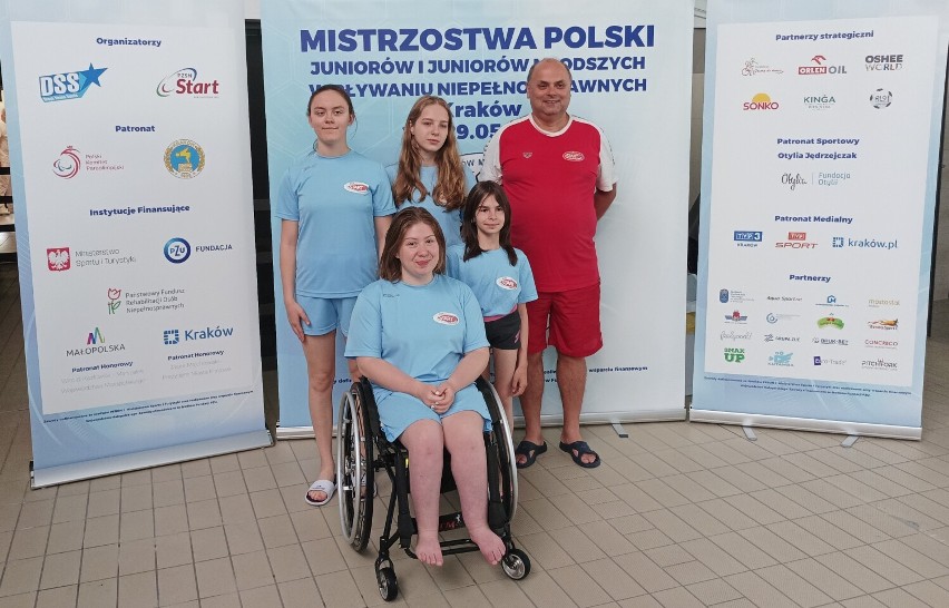 Pływaczki Startu Kalisz na mistrzostwach Polski w Krakowie