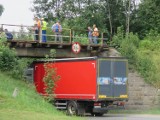 Wiadukt uszkodzony przez tiry, pociągi nie jeżdżą. Podstawią autobusy