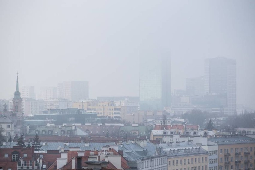 Znani aktorzy pozywają władze Warszawy za smog. Jest już...