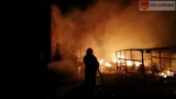 Groźny pożar przyczepy kempingowej w Woźnikach [FOTO]